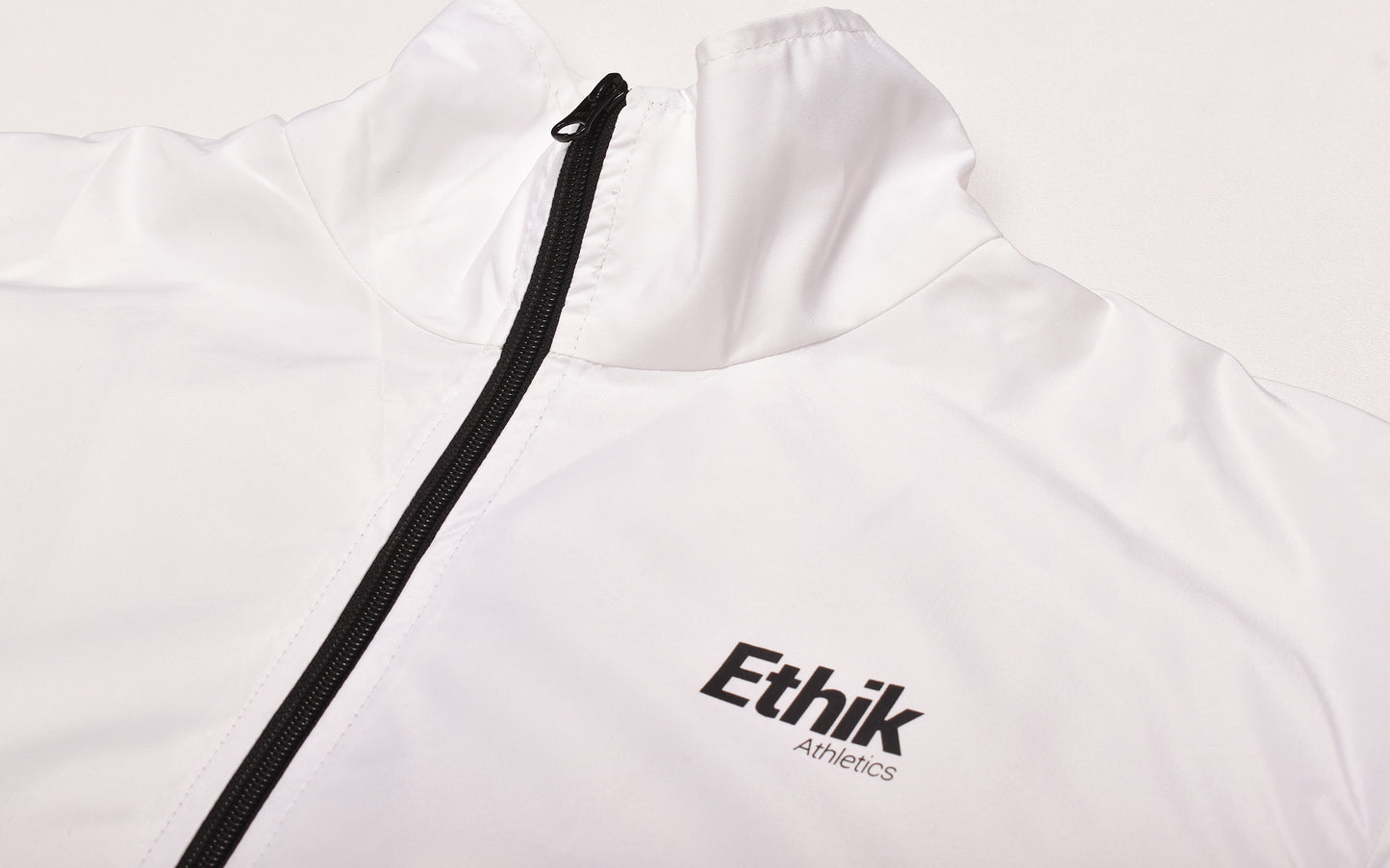 Touring Windbreaker | White