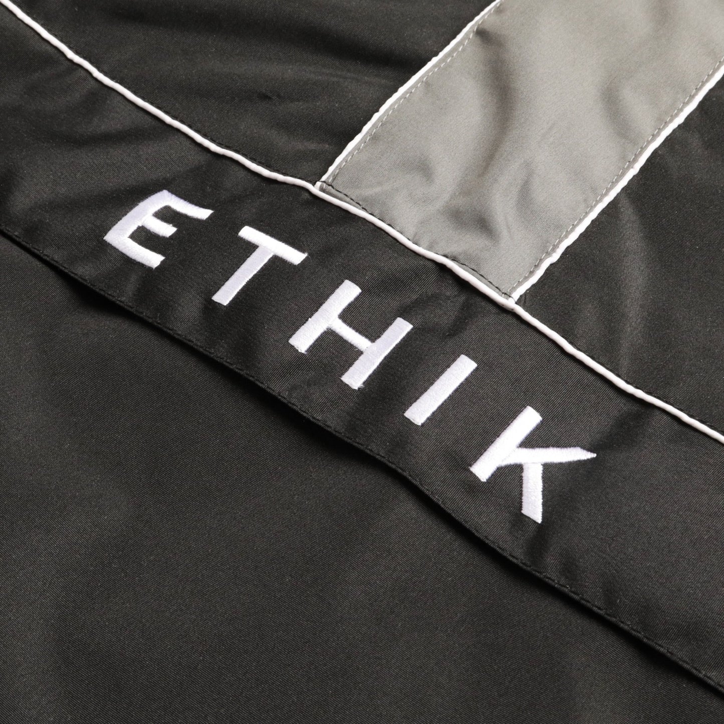 Pipeline Windbreaker | Black