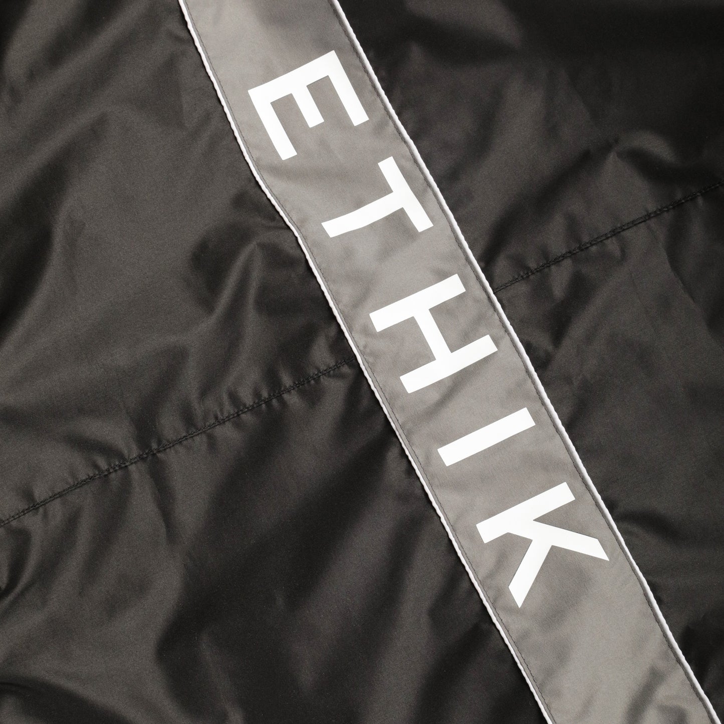 Women's Pipeline Windbreaker | Black