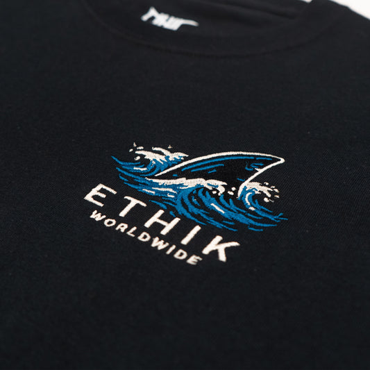 Island Menace Long Sleeve | Black