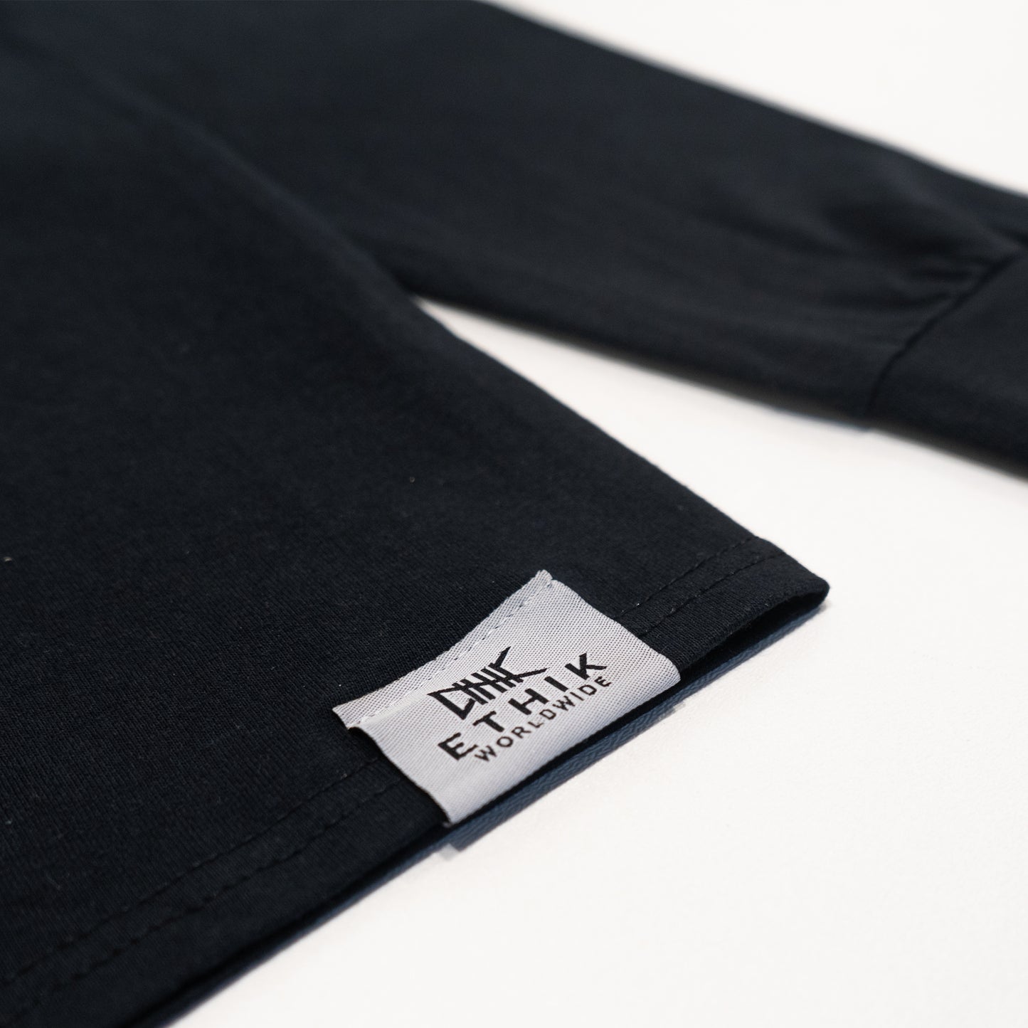 Island Menace Long Sleeve | Black