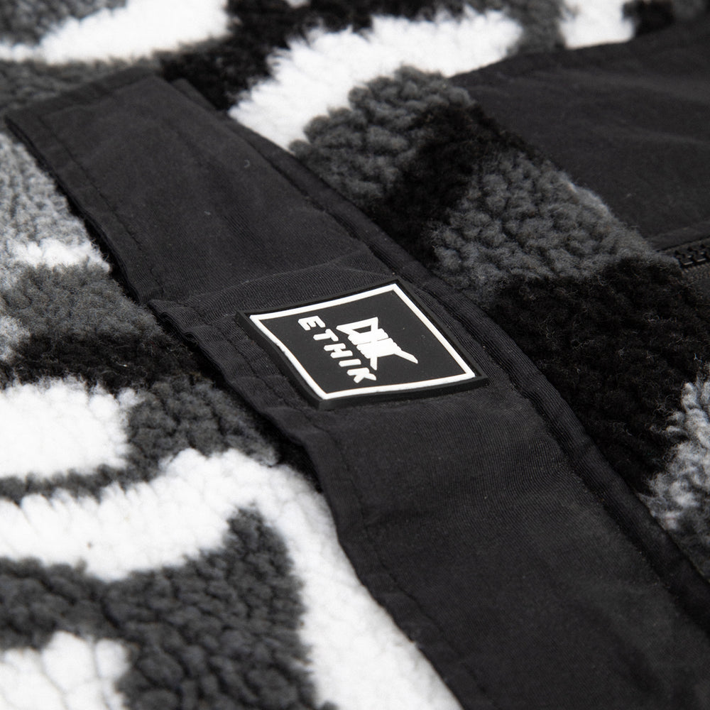 
            
                Load image into Gallery viewer, Half Zip Sherpa Fleece Jacket | Black | Camo
            
        